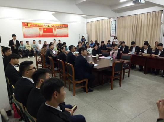 院團(tuán)委組織團(tuán)學(xué)干部赴滁州職業(yè)技術(shù)學(xué)院汽車(chē)系團(tuán)總支參觀(guān)學(xué)習(xí)
