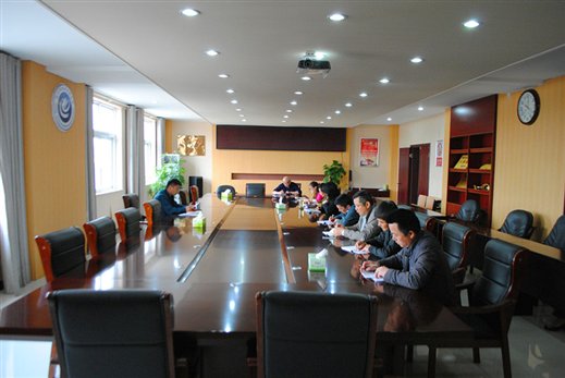 C:UsersAdministratorDesktop?7.4.21辦公室工作例會(huì)暨教育思想觀研討會(huì) 00003_愛(ài)奇藝_副本.jpg