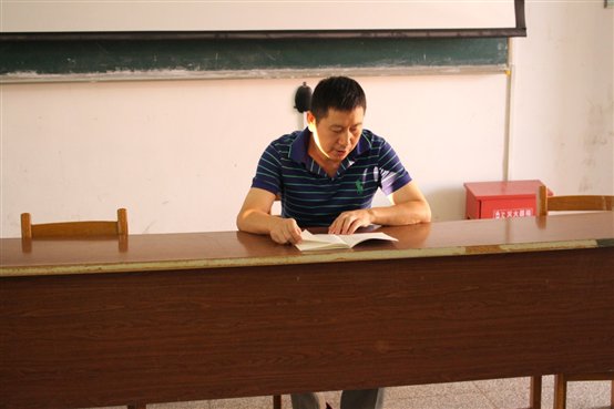E:黨建基層黨組織標(biāo)準(zhǔn)化建設(shè)講嚴(yán)立 民主生活會(huì)材料9月28日 上黨課IMG_1127.JPG