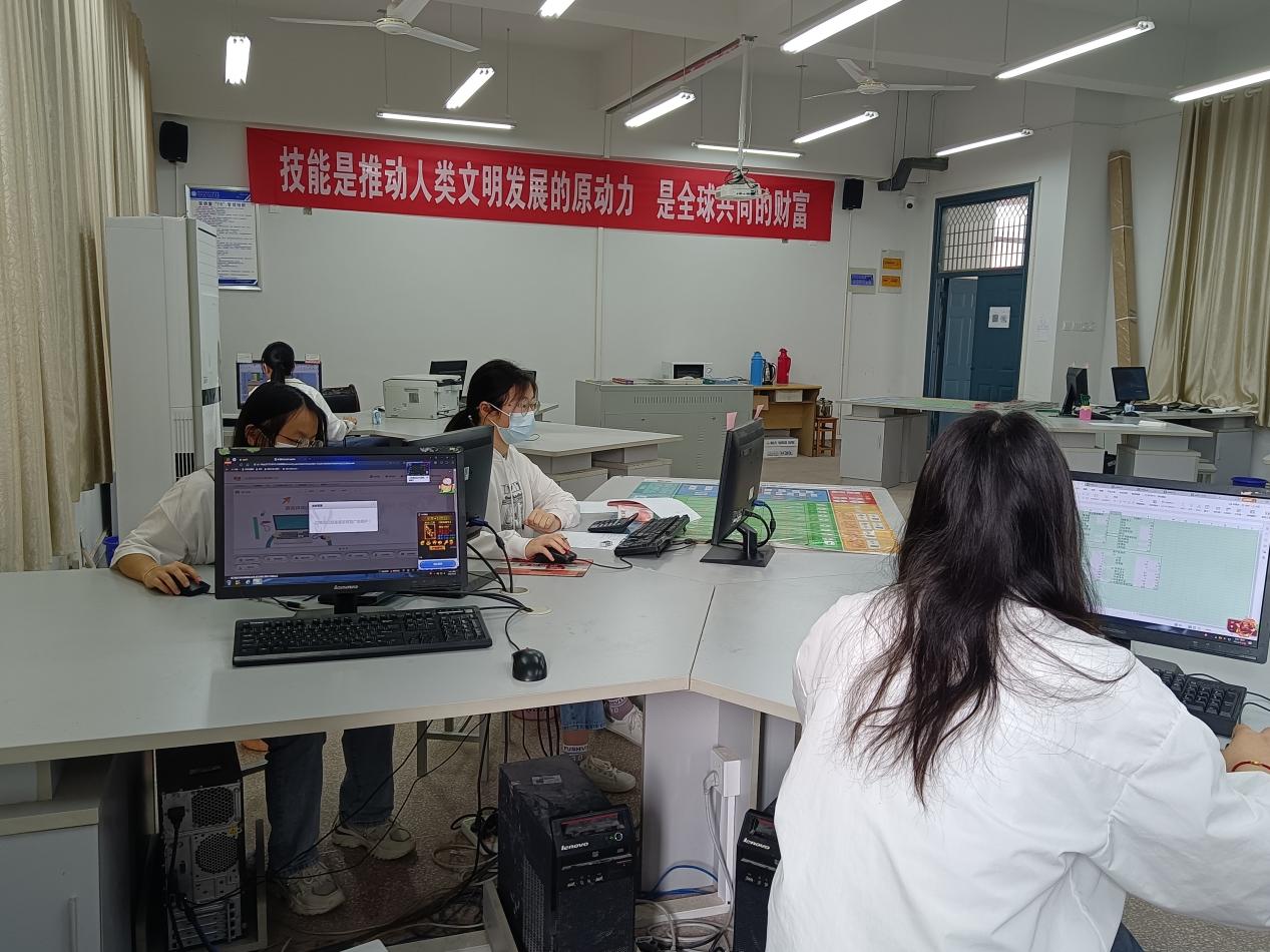 企業(yè)沙盤(pán)模擬經(jīng)營(yíng)實(shí)訓(xùn)室