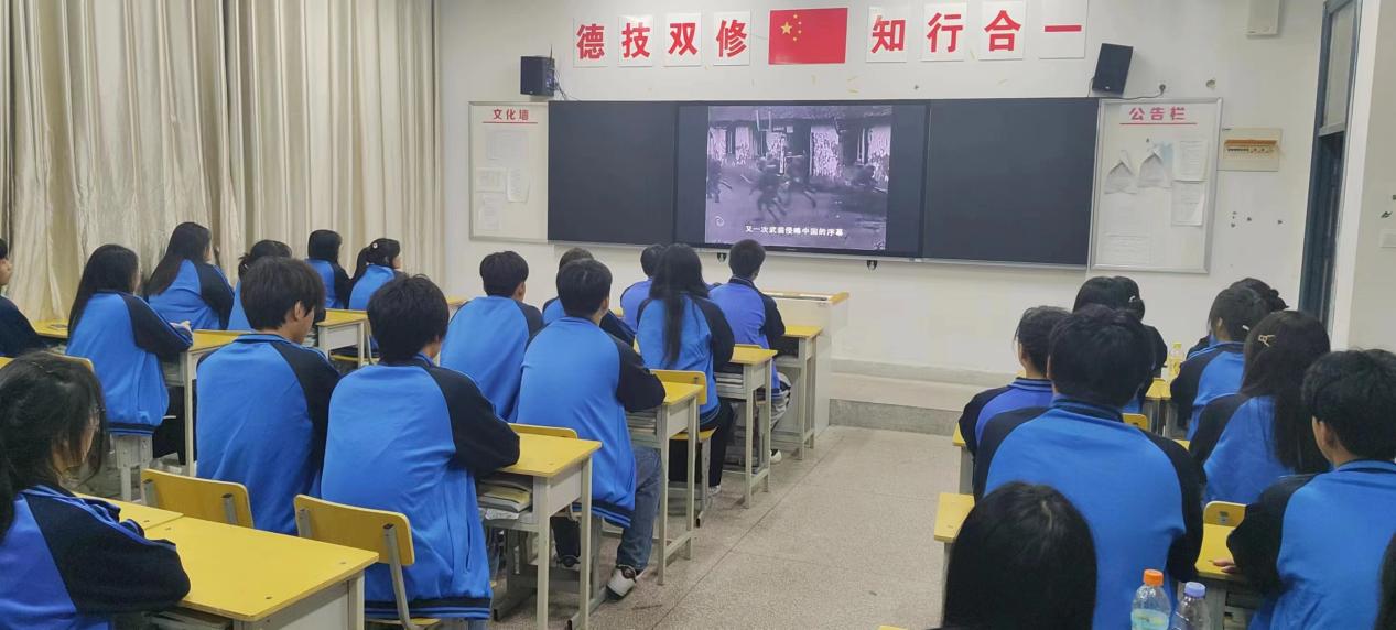 經(jīng)貿(mào)與信息工程系組織團(tuán)學(xué)干進(jìn)行“九一八”愛(ài)國(guó)主義教育觀影活動(dòng)