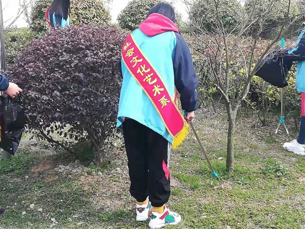 C:UsersAdministratorDesktop.13校園志愿服務(wù)81d918d243338b67ce3b034a1dec35.jpg