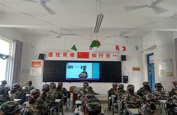 C:UsersAdministratorDesktop開學(xué)第一課收看照片IMG_7757.JPG