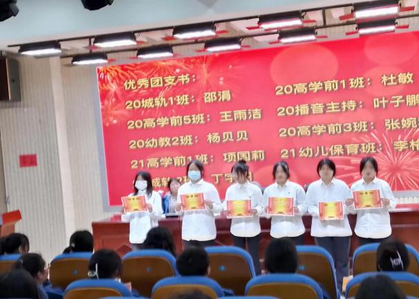 圖示, 示意圖
中度可信度描述已自動生成:ver1